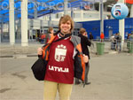 Латвийский хоккейный болельщик у Ледового Дворца