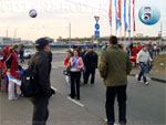 продажа атрибутики перед Ледовым Дворцом на чемпионате мира по хоккею с шайбой 2007 в Москве